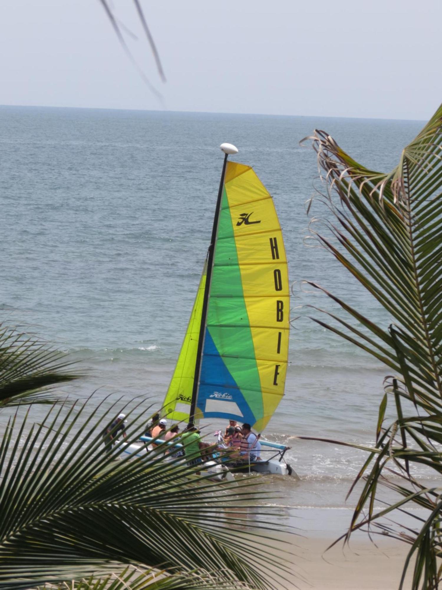 Baja Canoas Hotel 3*